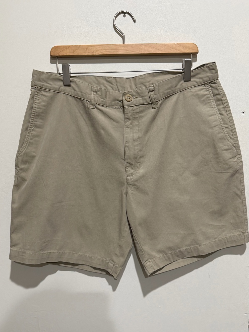 Men's Cargo Shorts in Khaki - Classic Casual Style